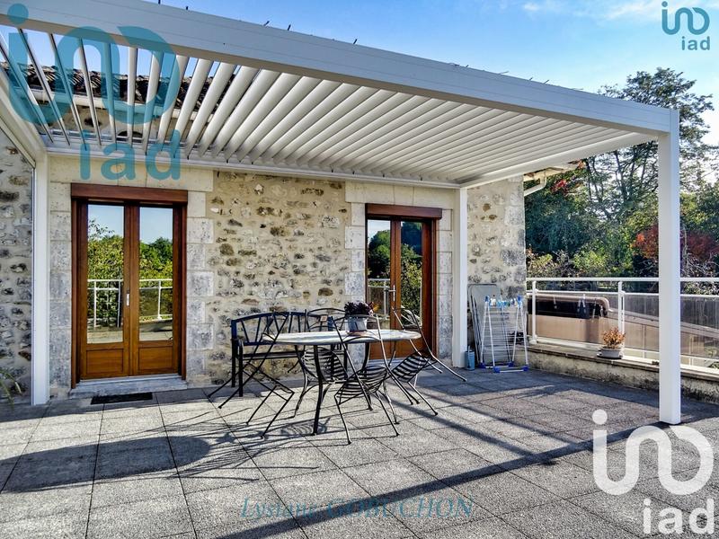 Maison - 246 m² - 11 pièces