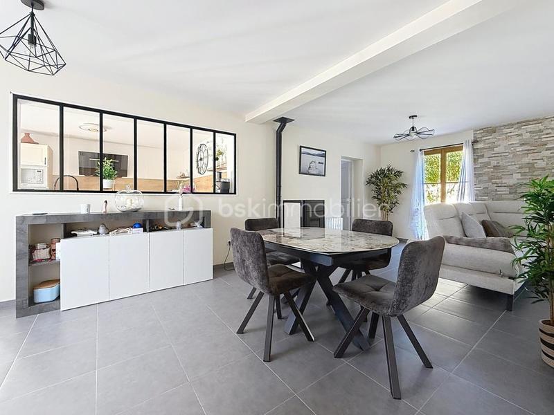 Maison traditionnelle - 134 m² - 6 pièces