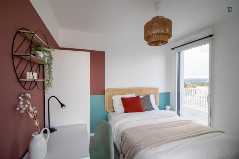 Chambre - 10 m² - 5 pièces