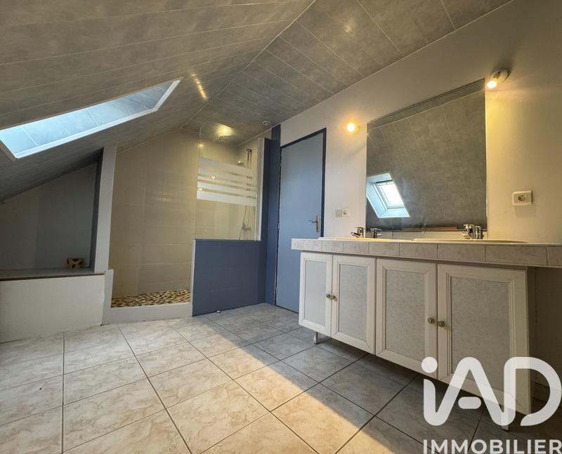 Maison - 197 m² - 9 pièces