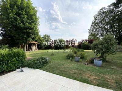 Maison - 245 m² - 9 pièces