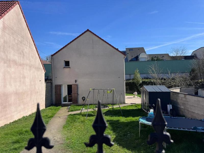 Maison - 90 m² - 5 pièces