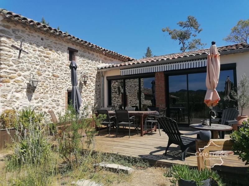 Mas - 250 m² - 9 pièces