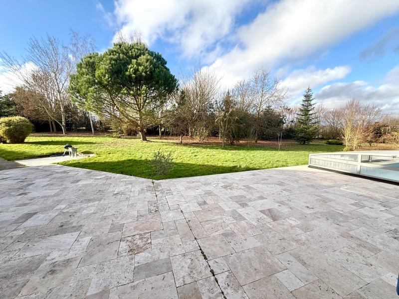 Maison - 230 m² - 7 pièces