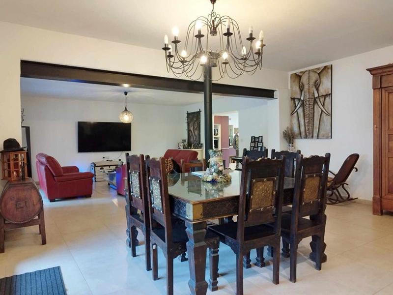 Maison - 303 m² - 9 pièces