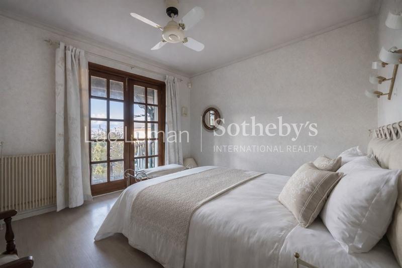 Maison - 300 m² - 8 pièces