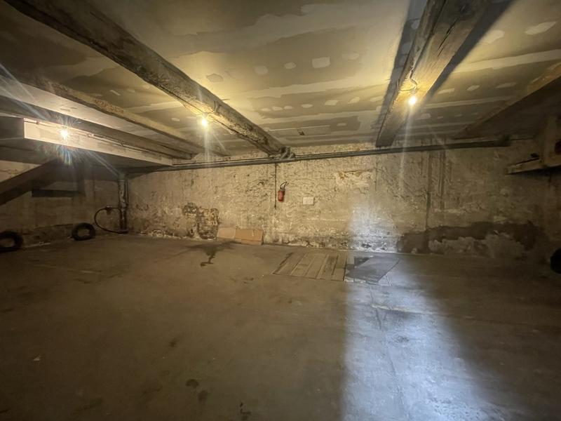 Parking / Garage - 95 m²