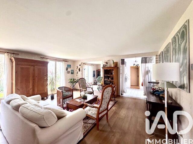 Maison - 233 m² - 11 pièces