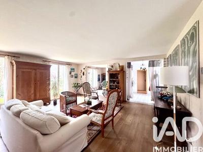 Maison - 233 m² - 11 pièces