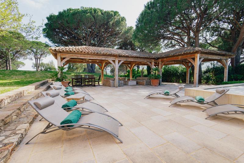 Maison - 438 m² - 15 pièces