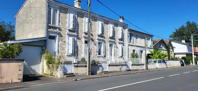 Maison - 213 m² - 9 pièces