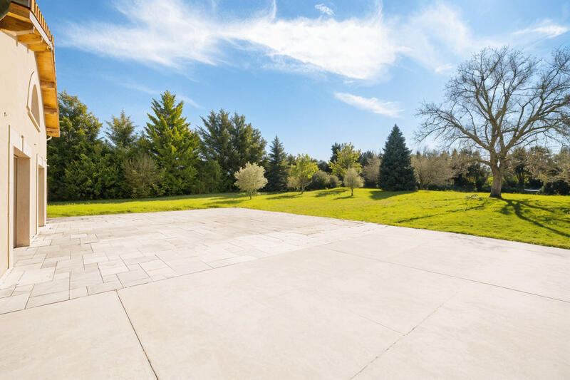 Maison - 337 m² - 5 pièces