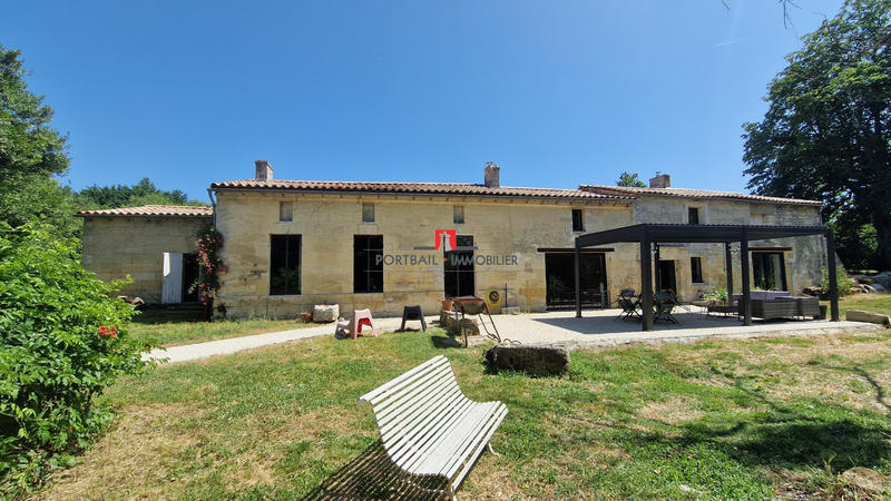 Maison - 207 m² - 7 pièces