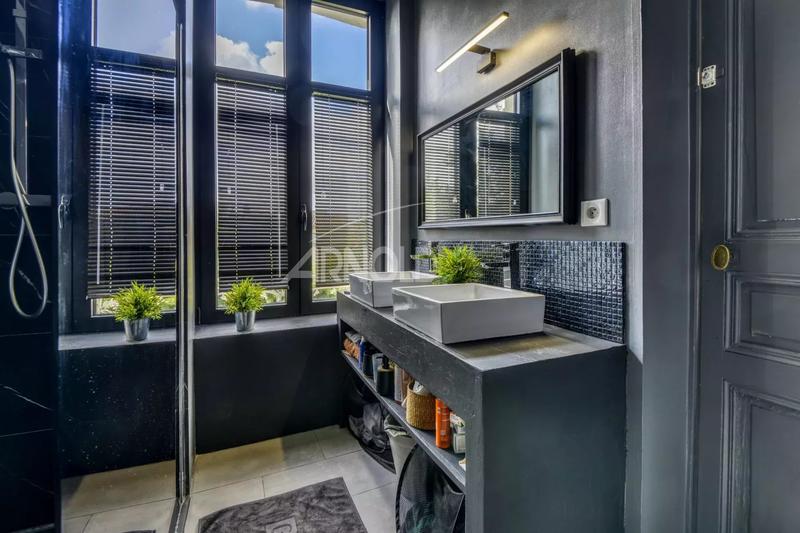 Maison - 198 m² - 10 pièces