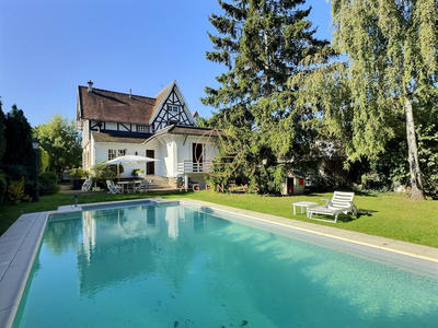 Maison - 249 m² - 10 pièces