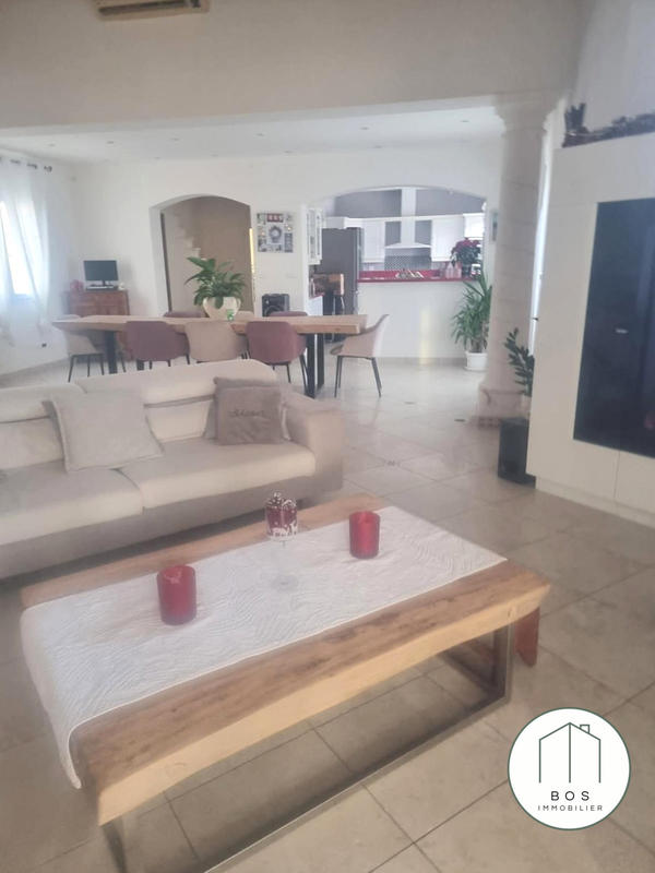 Villa - 213 m² - 6 pièces