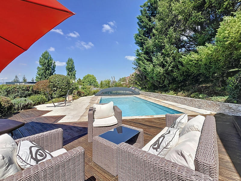 Maison - 365 m² - 9 pièces