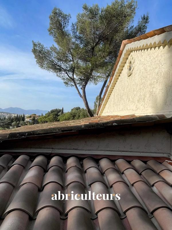 Maison - 227 m² - 7 pièces