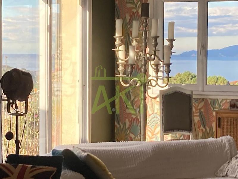 Maison traditionnelle - 266 m² - 11 pièces