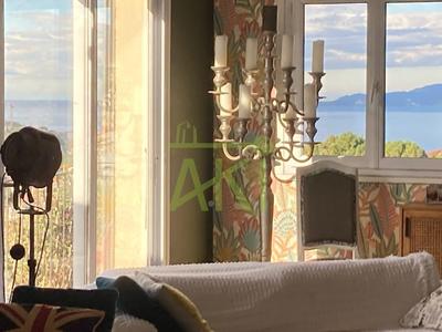 Maison traditionnelle - 266 m² - 11 pièces