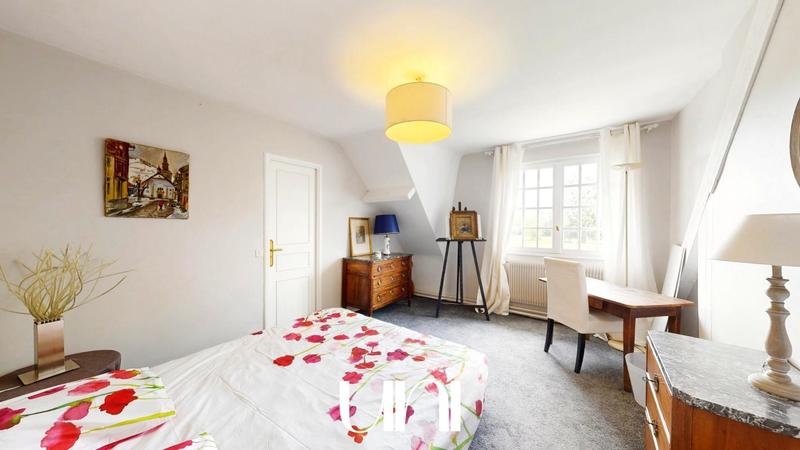 Maison - 270 m² - 8 pièces