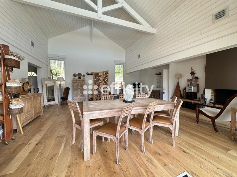 Maison - 140 m² - 5 pièces