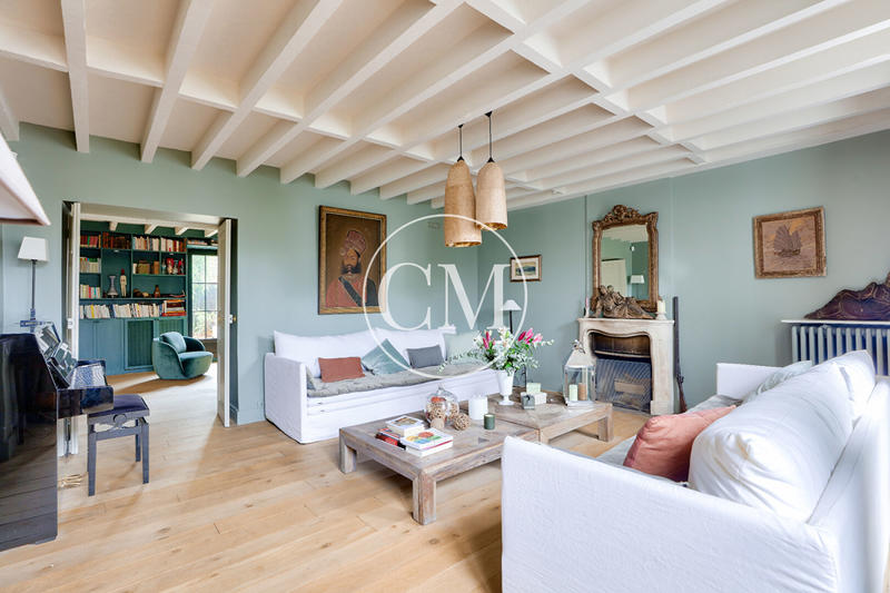 Maison - 320 m² - 9 pièces