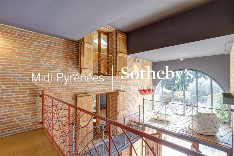 Maison - 560 m² - 12 pièces