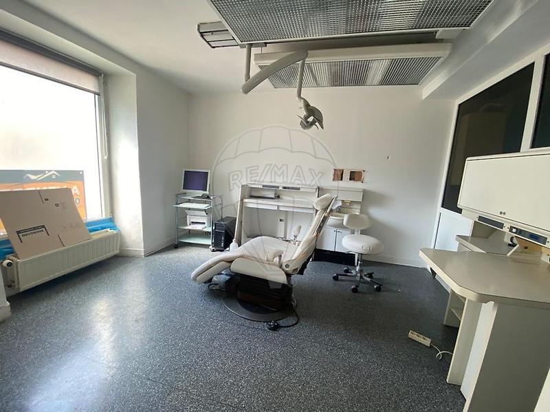 Maison - 250 m² - 7 pièces