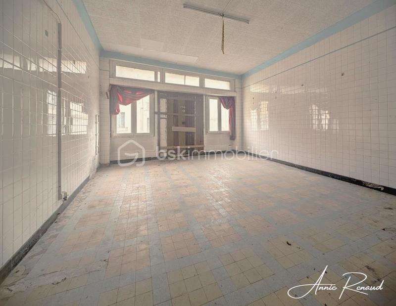 Maison - 240 m² - 7 pièces