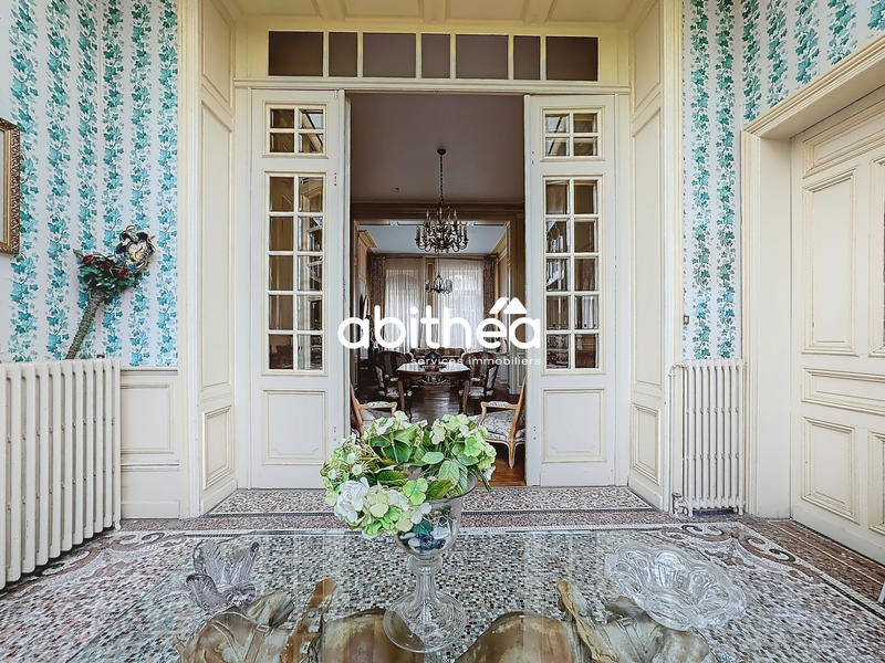 Maison - 257 m² - 9 pièces