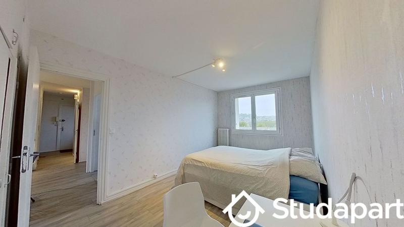 Chambre - 77 m² - 1 pièce