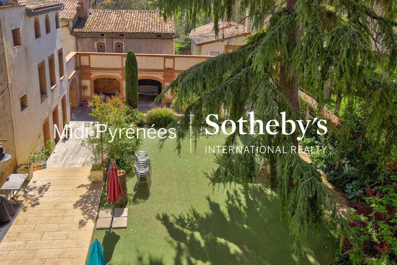 Maison bourgeoise - 733 m² - 19 pièces