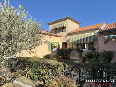 Maison traditionnelle - 311 m² - 11 pièces