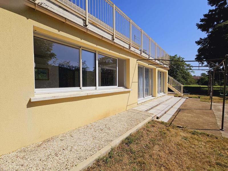 Maison traditionnelle - 180 m² - 6 pièces