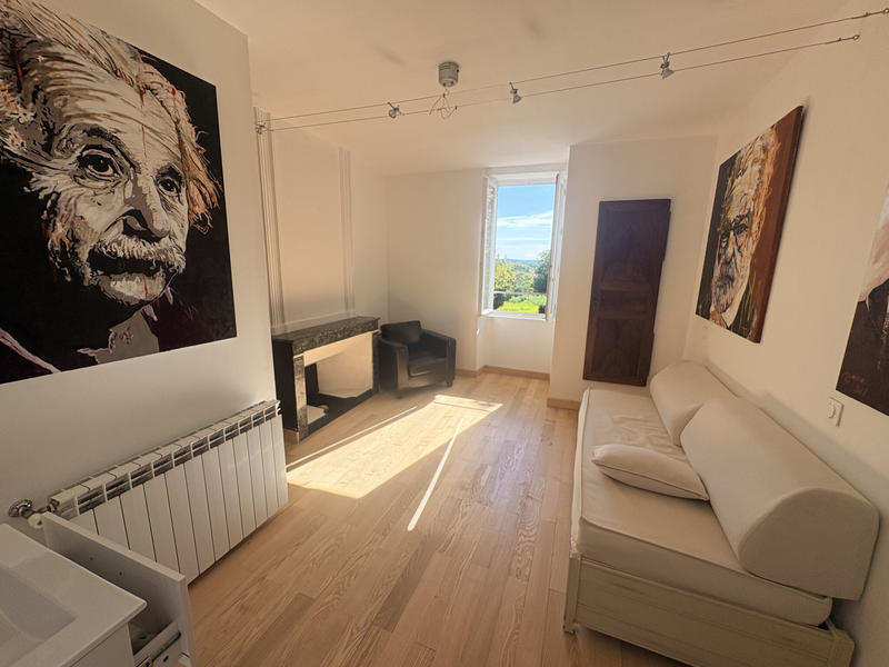 Maison - 320 m² - 8 pièces