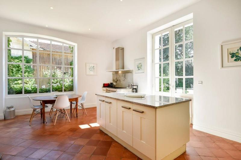 Demeure - 450 m² - 12 pièces