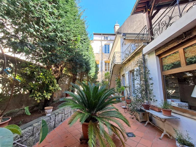 Maison - 288 m² - 10 pièces