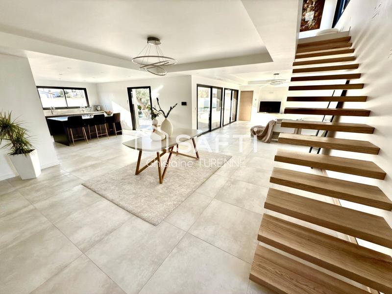 Maison - 220 m² - 6 pièces