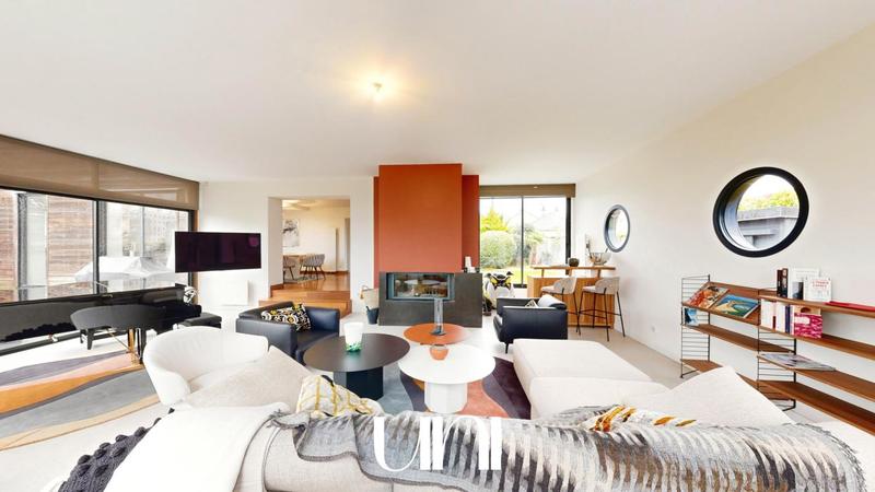 Maison - 210 m² - 6 pièces