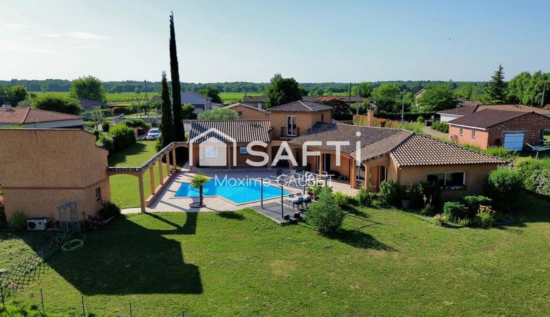 Maison - 260 m² - 8 pièces