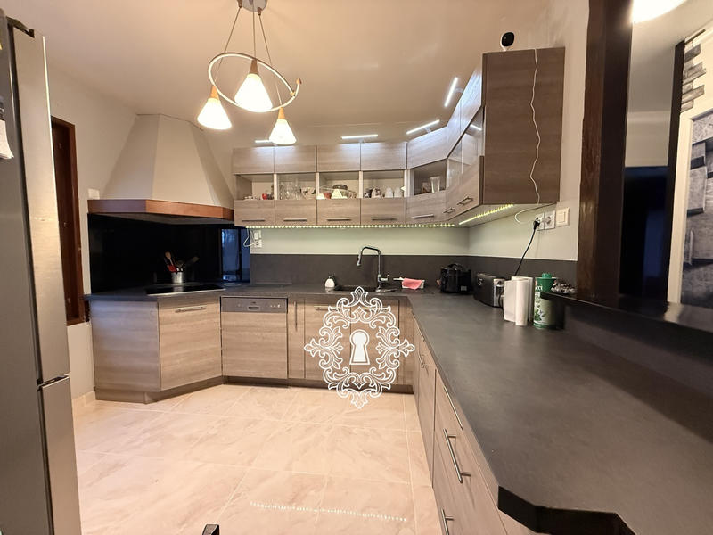 Maison - 162 m² - 7 pièces