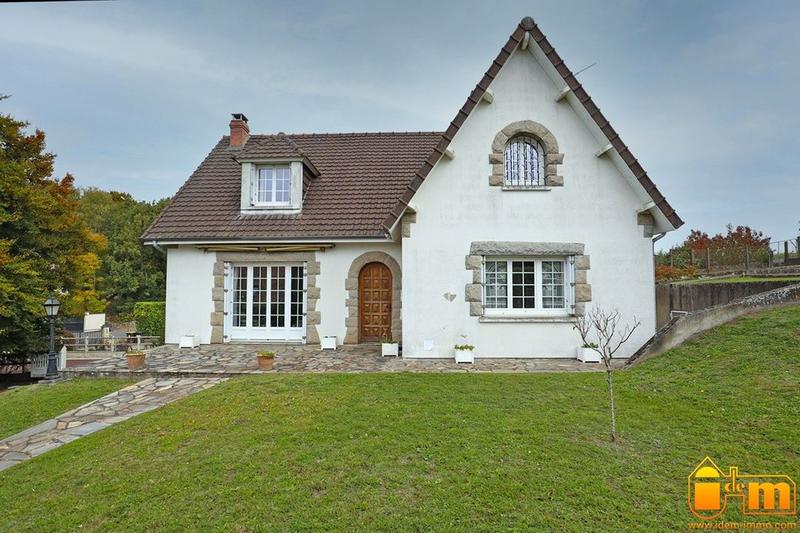 Maison traditionnelle - 140 m² - 6 pièces