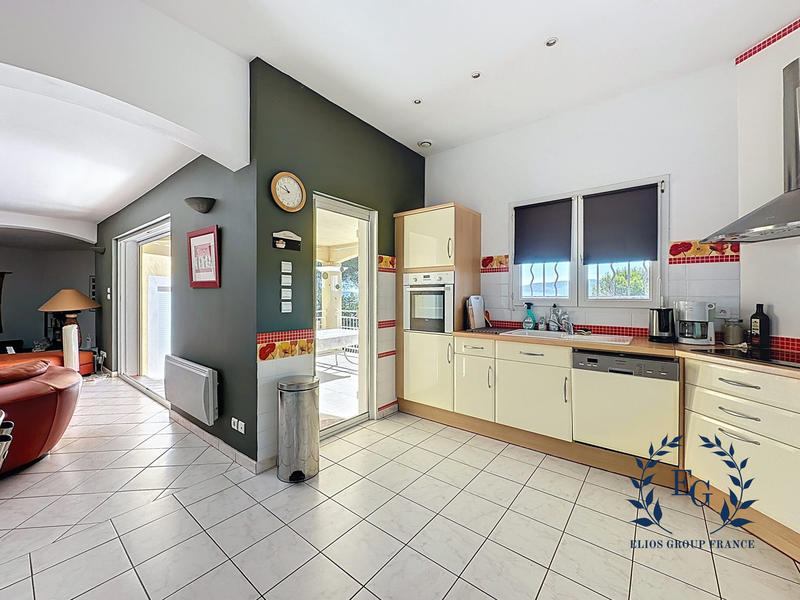 Maison traditionnelle - 180 m² - 7 pièces