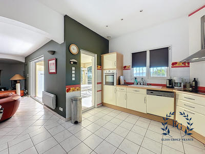 Maison traditionnelle - 180 m² - 7 pièces