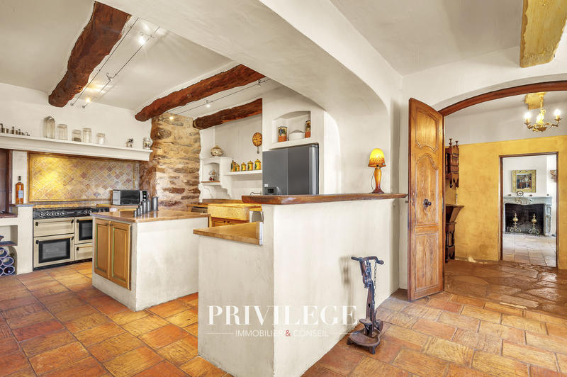 Propriété - 640 m² - 18 pièces