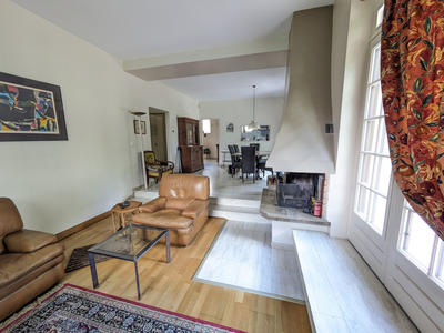 Maison - 218 m² - 11 pièces