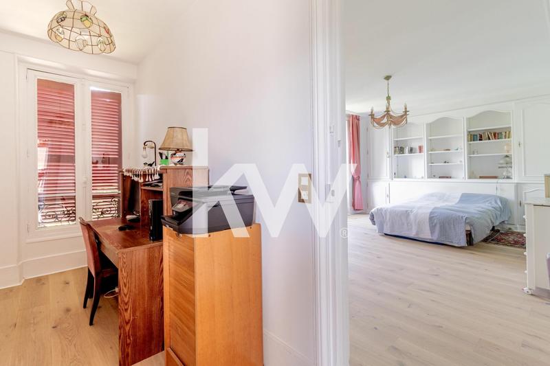 Maison - 256 m² - 9 pièces