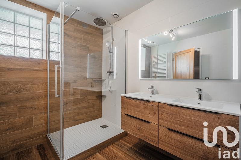 Maison - 181 m² - 7 pièces