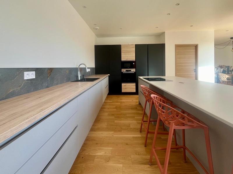 Maison contemporaine - 202 m² - 10 pièces